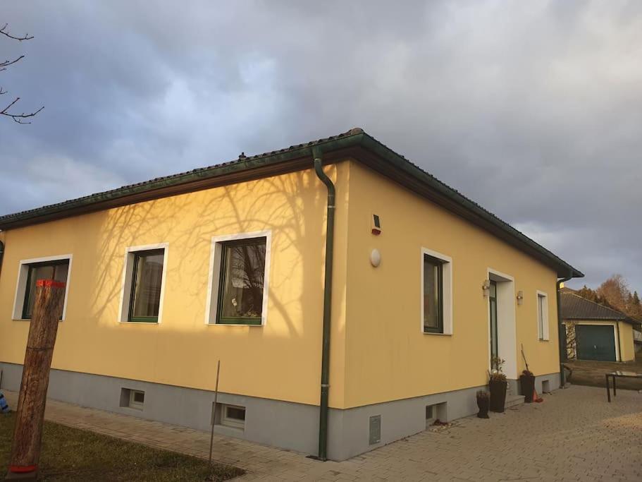 Mareli Neusiedler Stadthaus 네우시에들암시 외부 사진