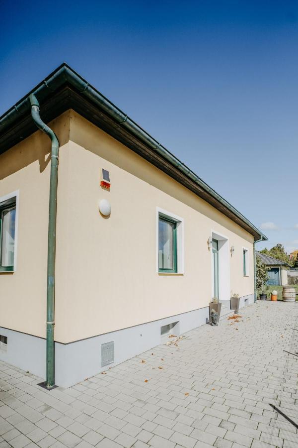 Mareli Neusiedler Stadthaus 네우시에들암시 외부 사진